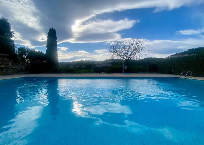Nichee Sur Golf & Piscine Feriehus Sainte-Maxime