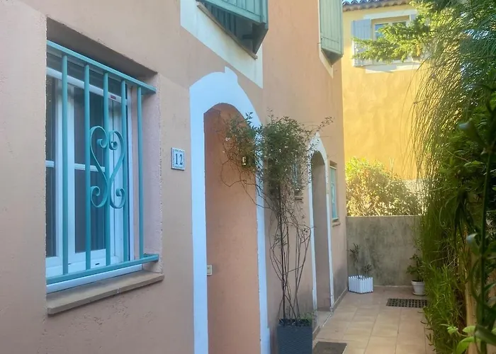 Nichee Sur Golf & Piscine Feriehus Sainte-Maxime