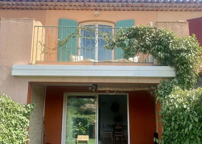 Nichee Sur Golf & Piscine Feriehus Sainte-Maxime