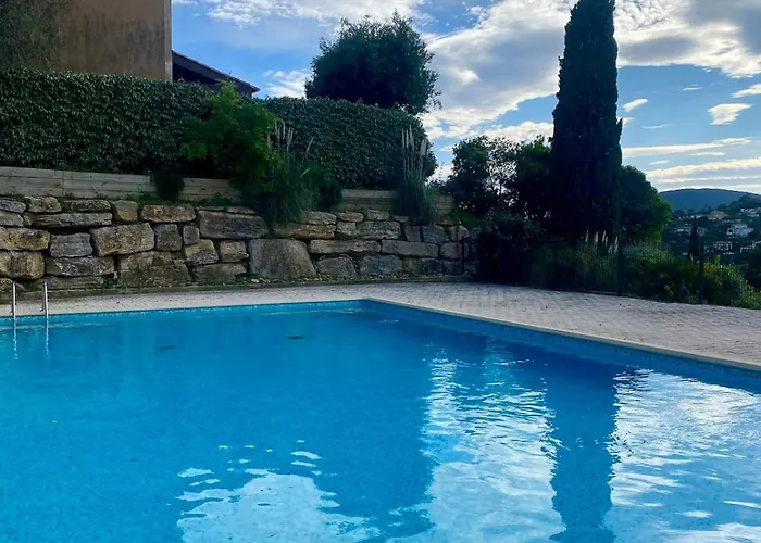 Nichee Sur Golf & Piscine Feriehus Sainte-Maxime